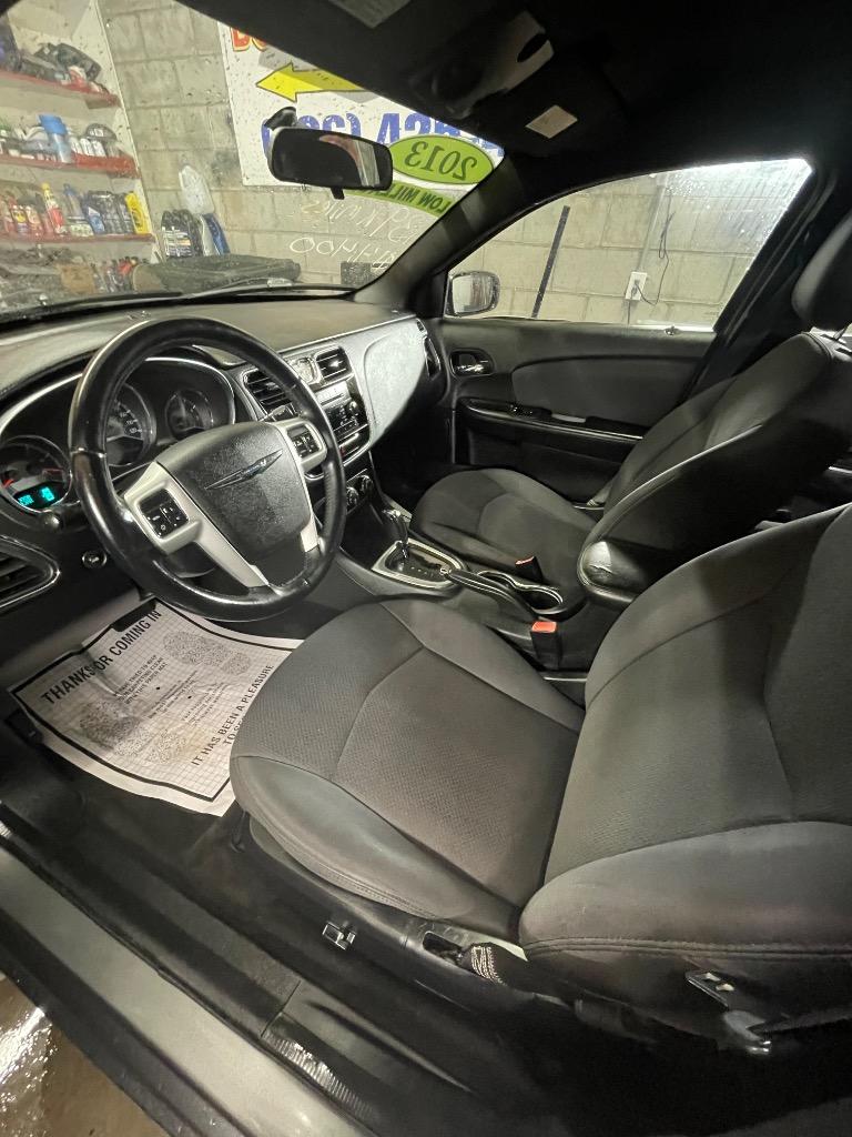 2013 Chrysler 200 - $4,400