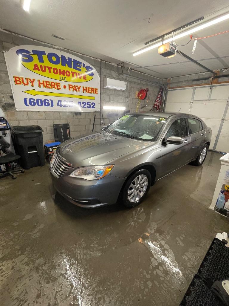 2013 Chrysler 200 - $4,400