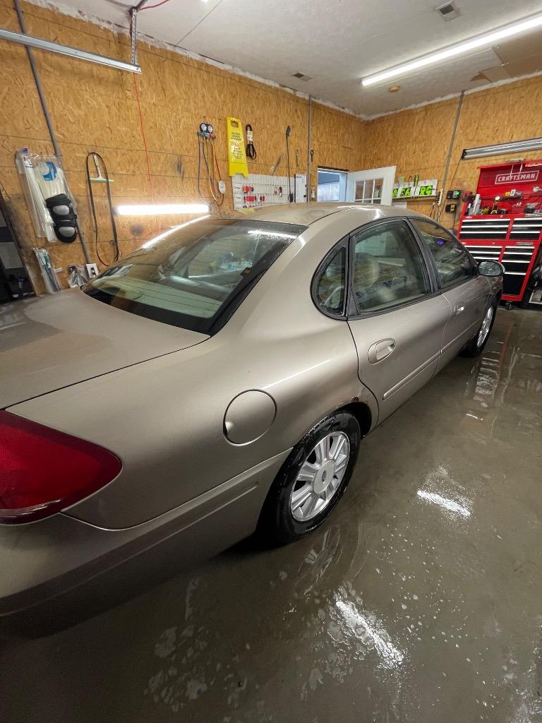 2005 Ford Taurus - $2,400