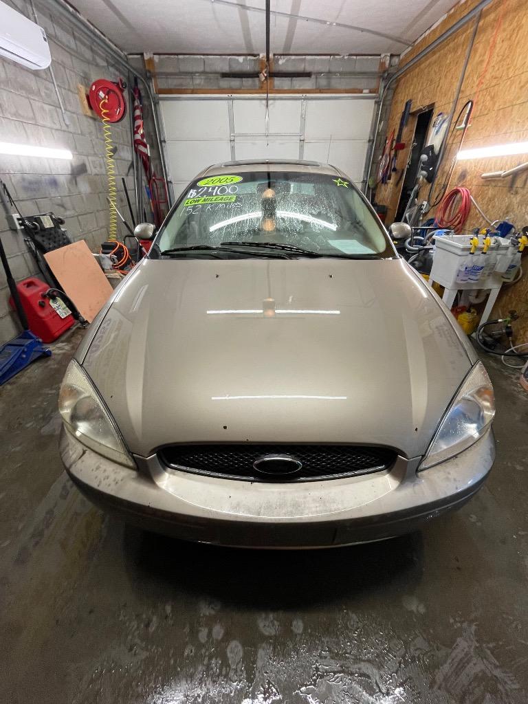 2005 Ford Taurus - $2,400