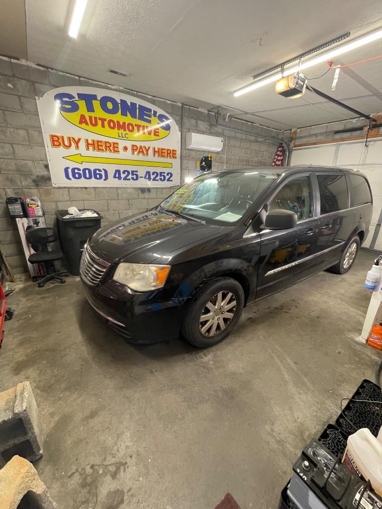 2013 Chrysler Town AND Countr - $3,200