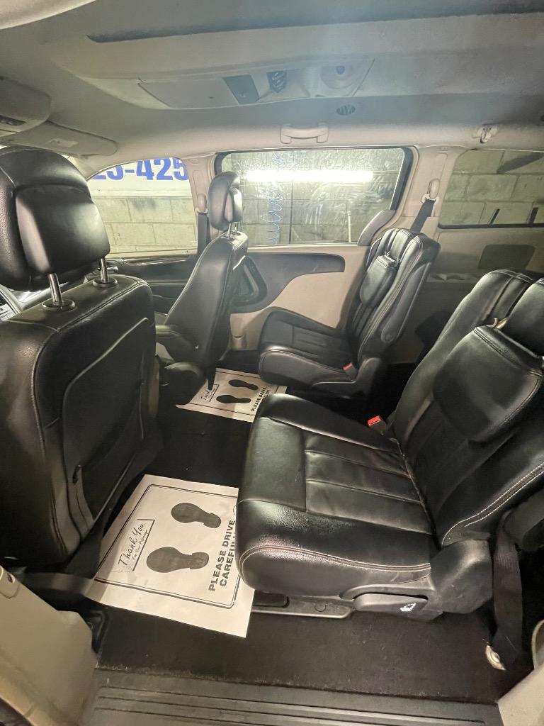 2013 Chrysler Town AND Countr - $3,200