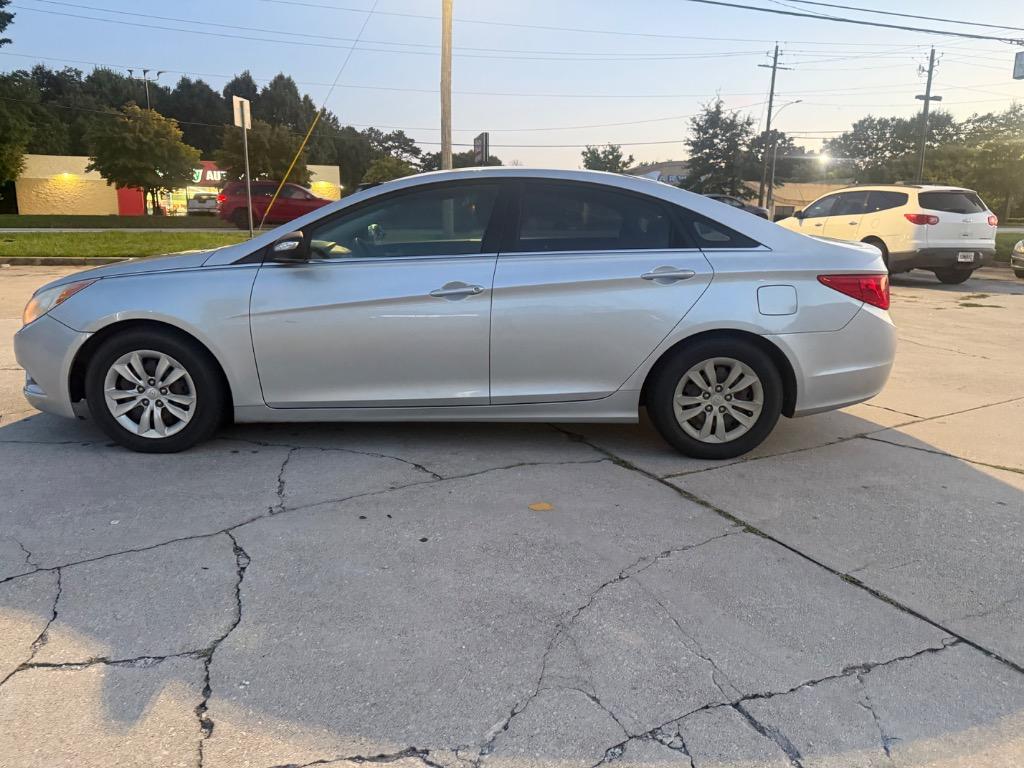 2011 Hyundai Sonata - $1,950