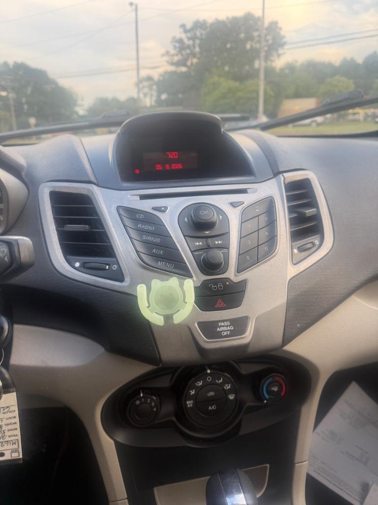 2012 Ford Fiesta - $2,550