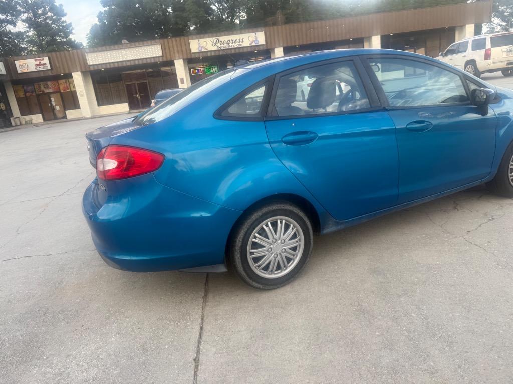 2012 Ford Fiesta - $2,550