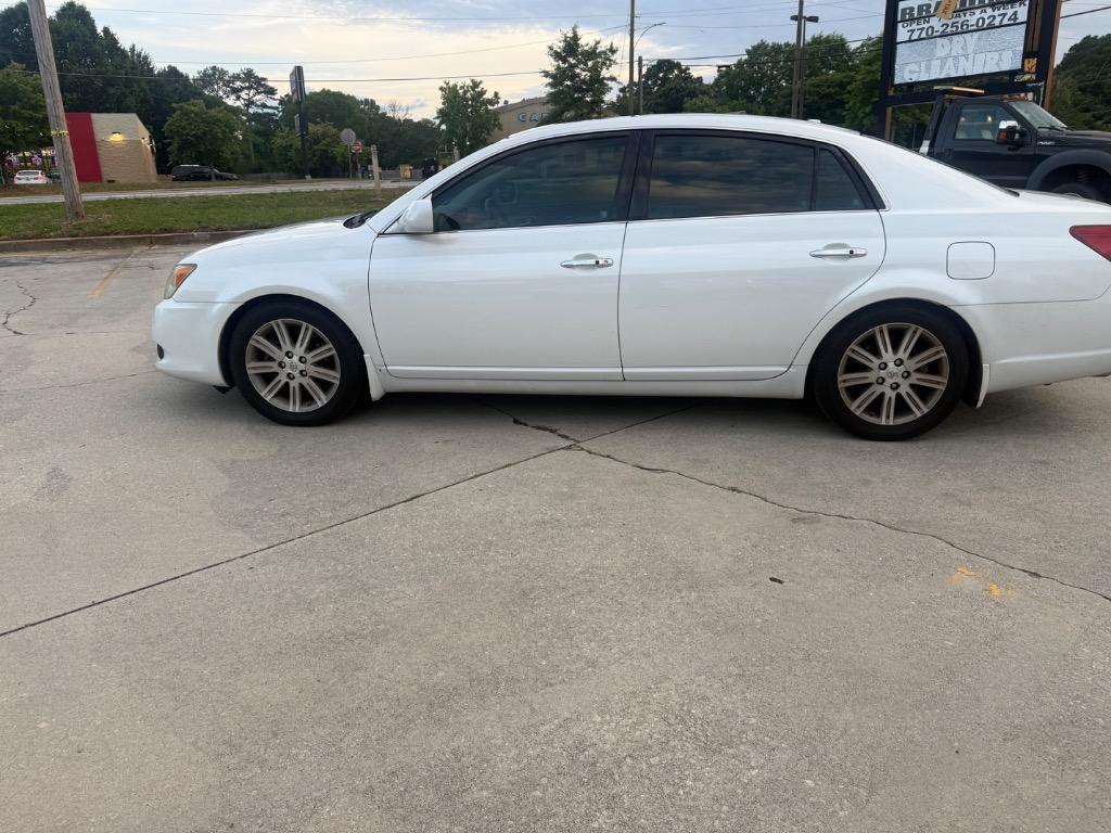 2009 Toyota Avalon - $2,575