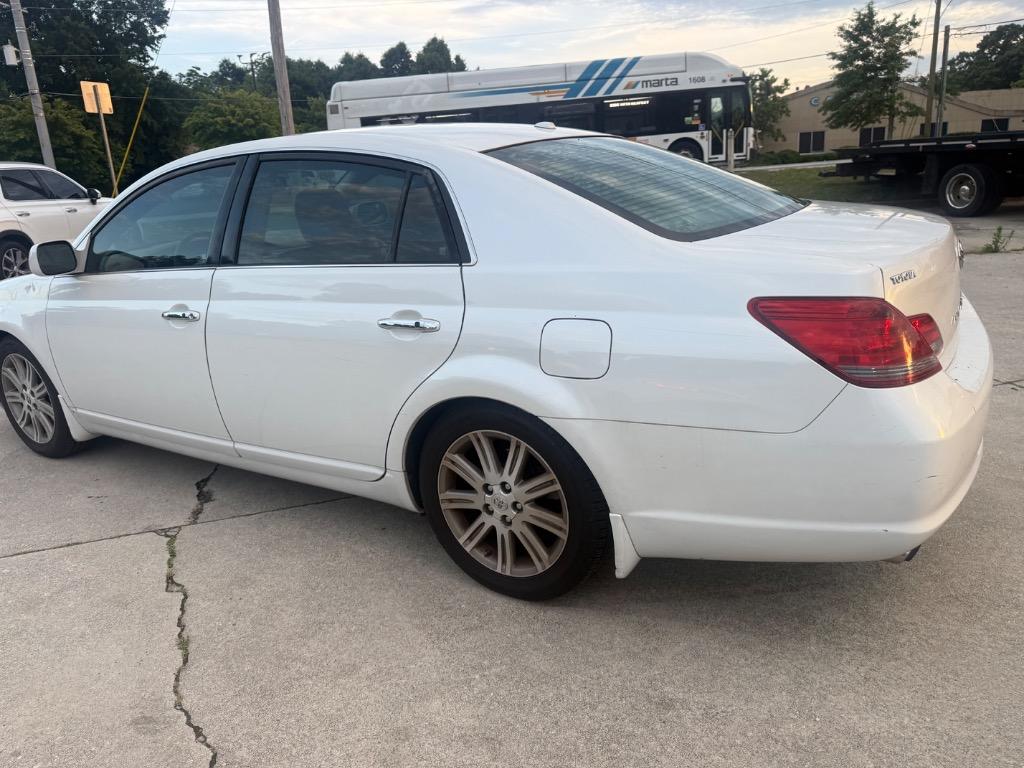 2009 Toyota Avalon - $2,575