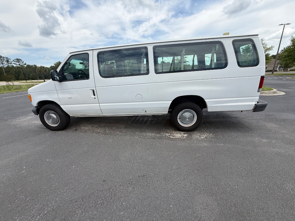 2006 Ford E-350 - $5,999