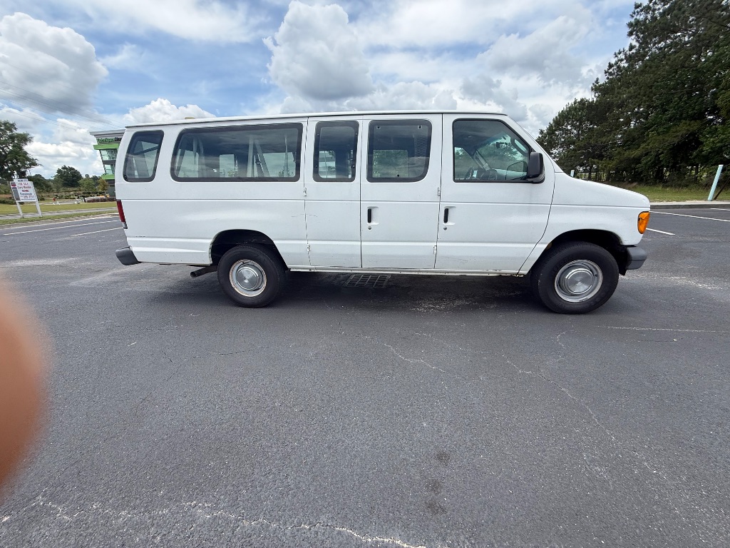 2006 Ford E-350 - $5,999