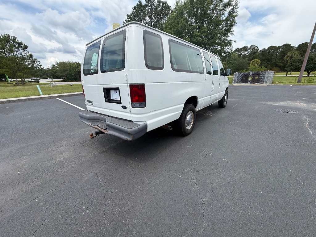2006 Ford E-350 - $5,999