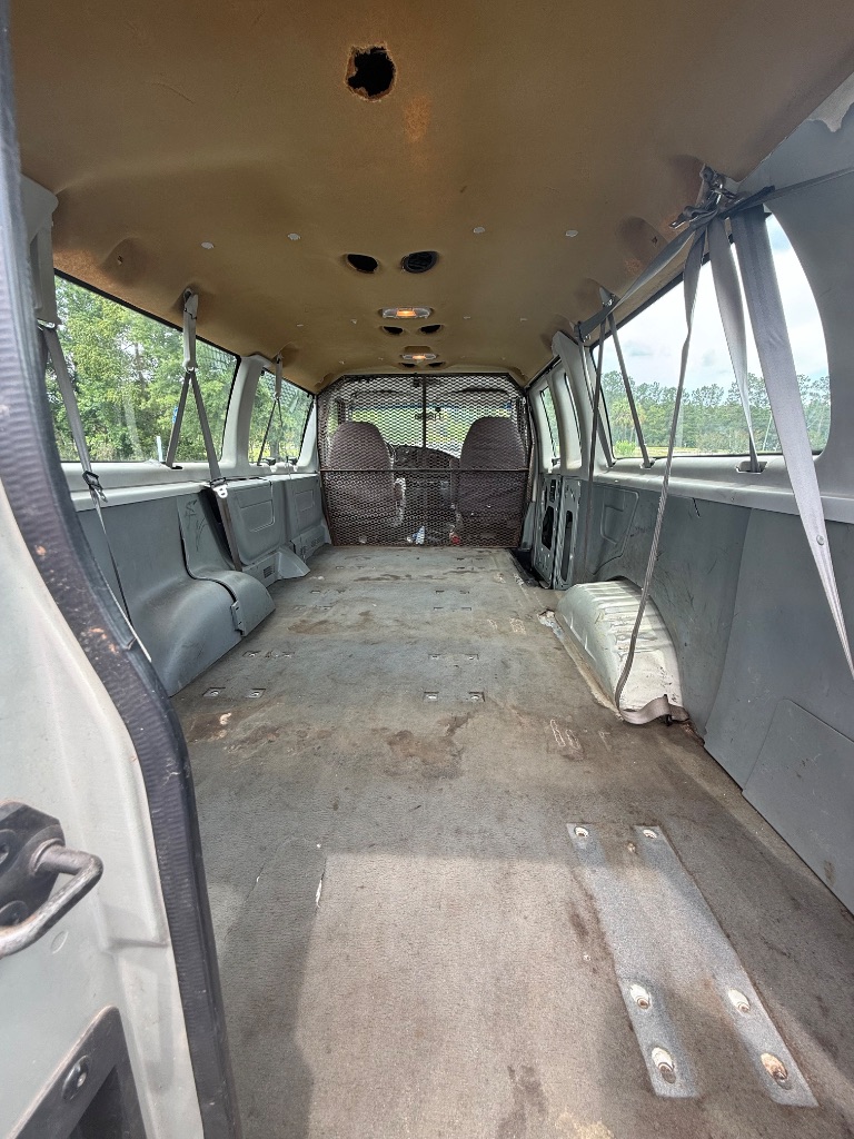 2006 Ford E-350 - $5,999