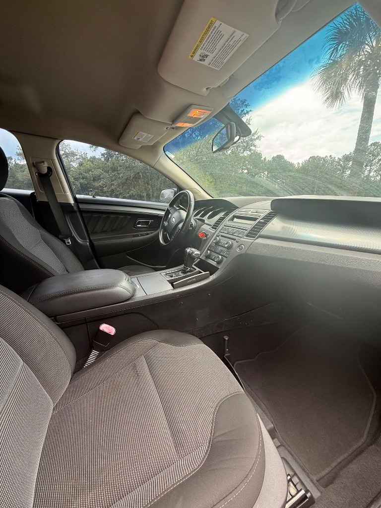 2010 Ford Taurus - $5,999