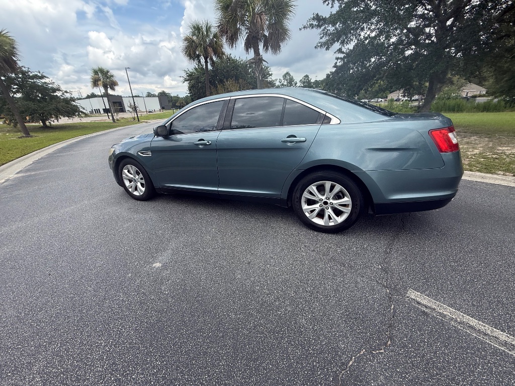 2010 Ford Taurus - $5,999