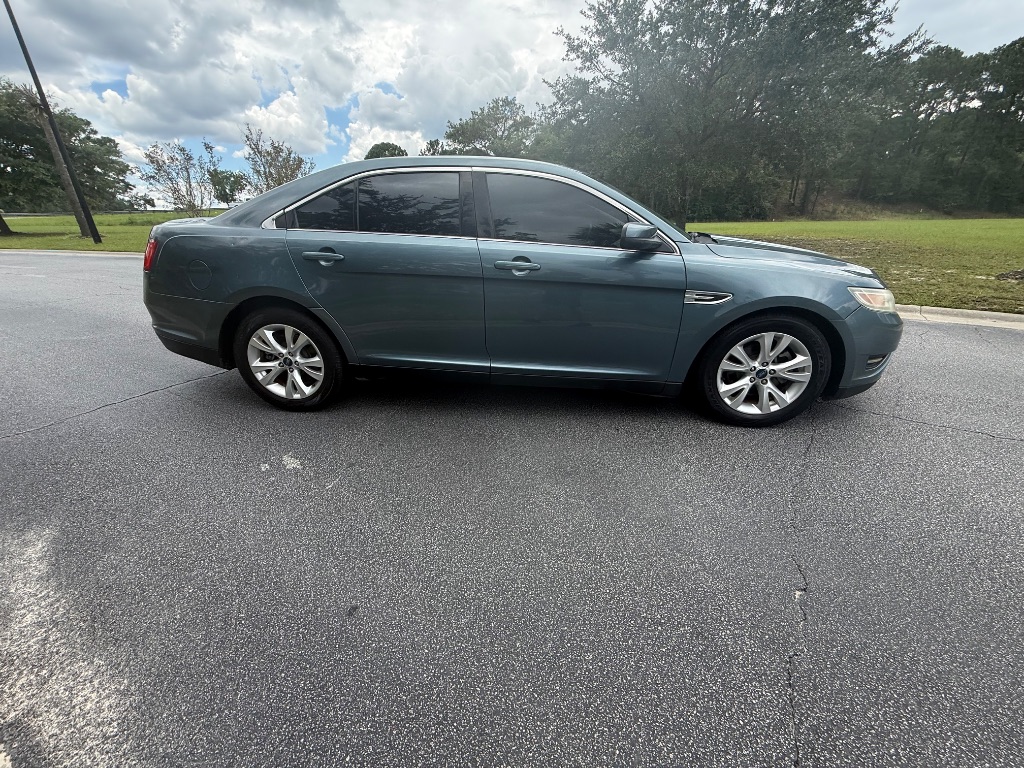 2010 Ford Taurus - $5,999