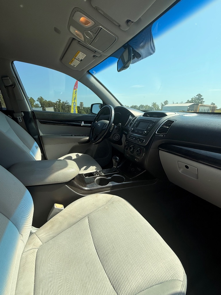 2014 Kia Sorento - $8,500