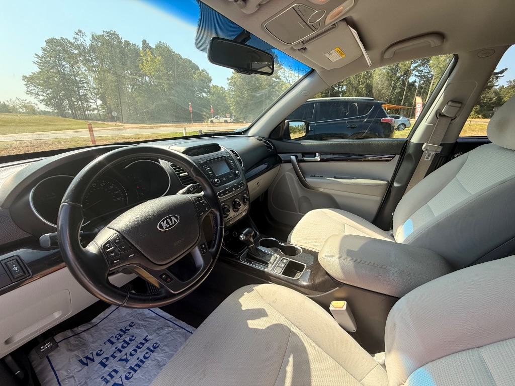 2014 Kia Sorento - $8,500
