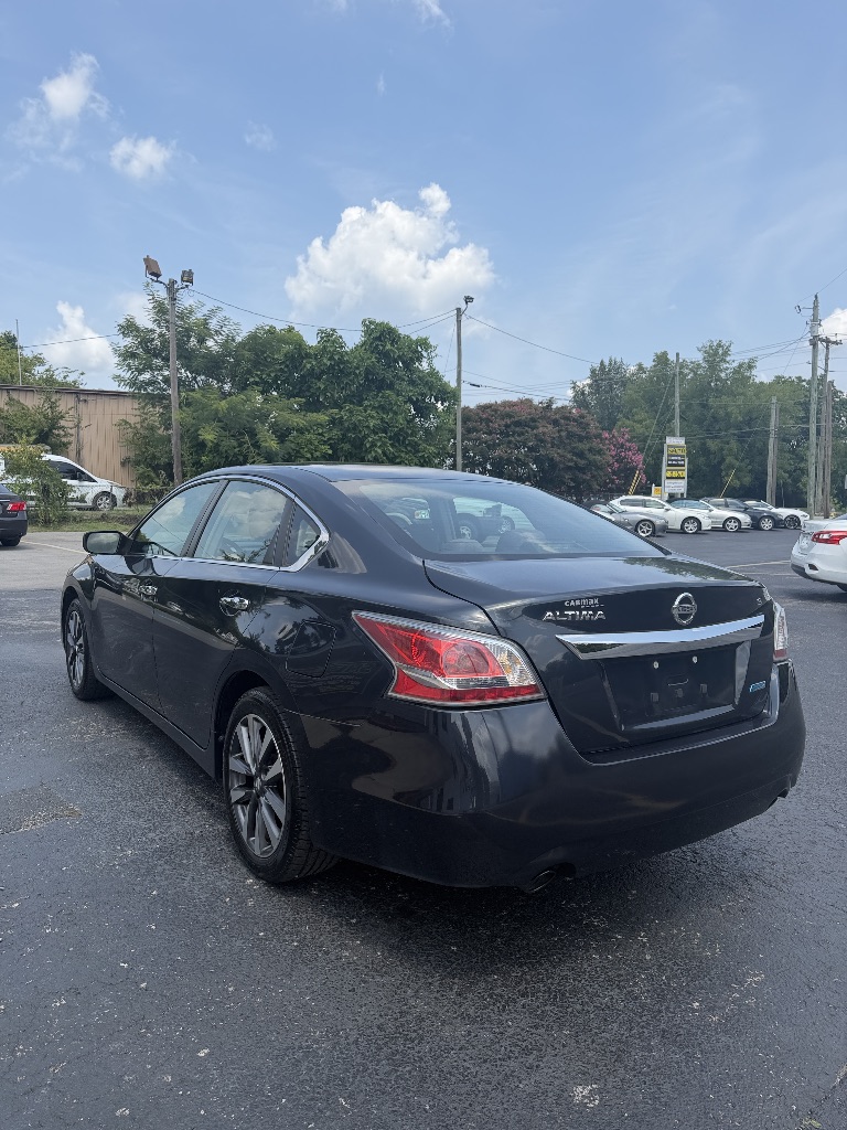 2013 Nissan Altima - $10,887