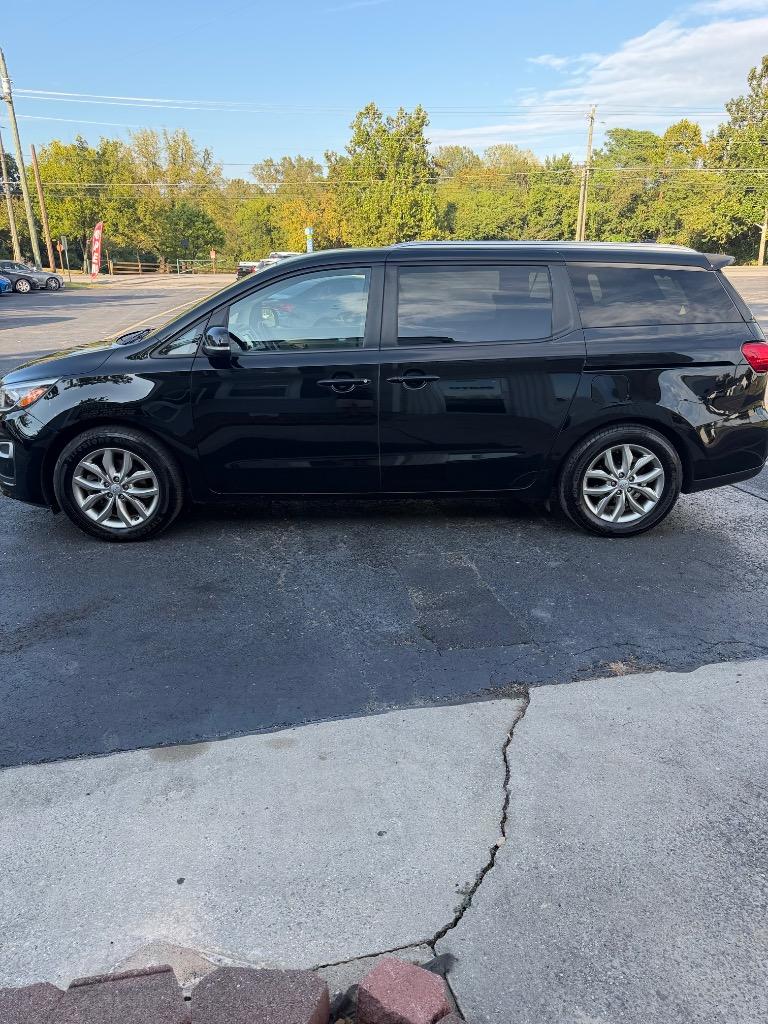 2019 Kia Sedona - $10,900