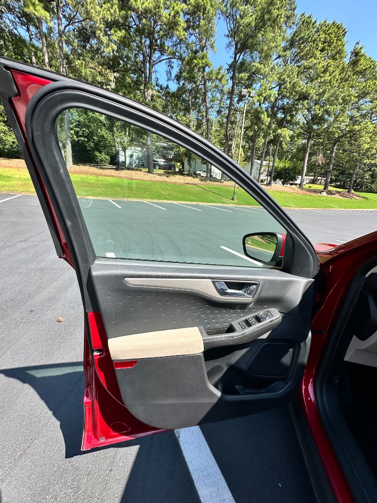 2020 Ford Escape - $10,300