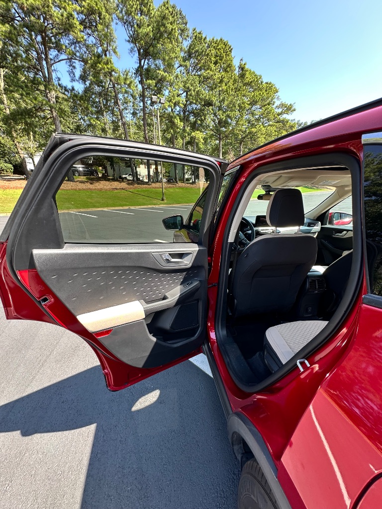 2020 Ford Escape - $10,300