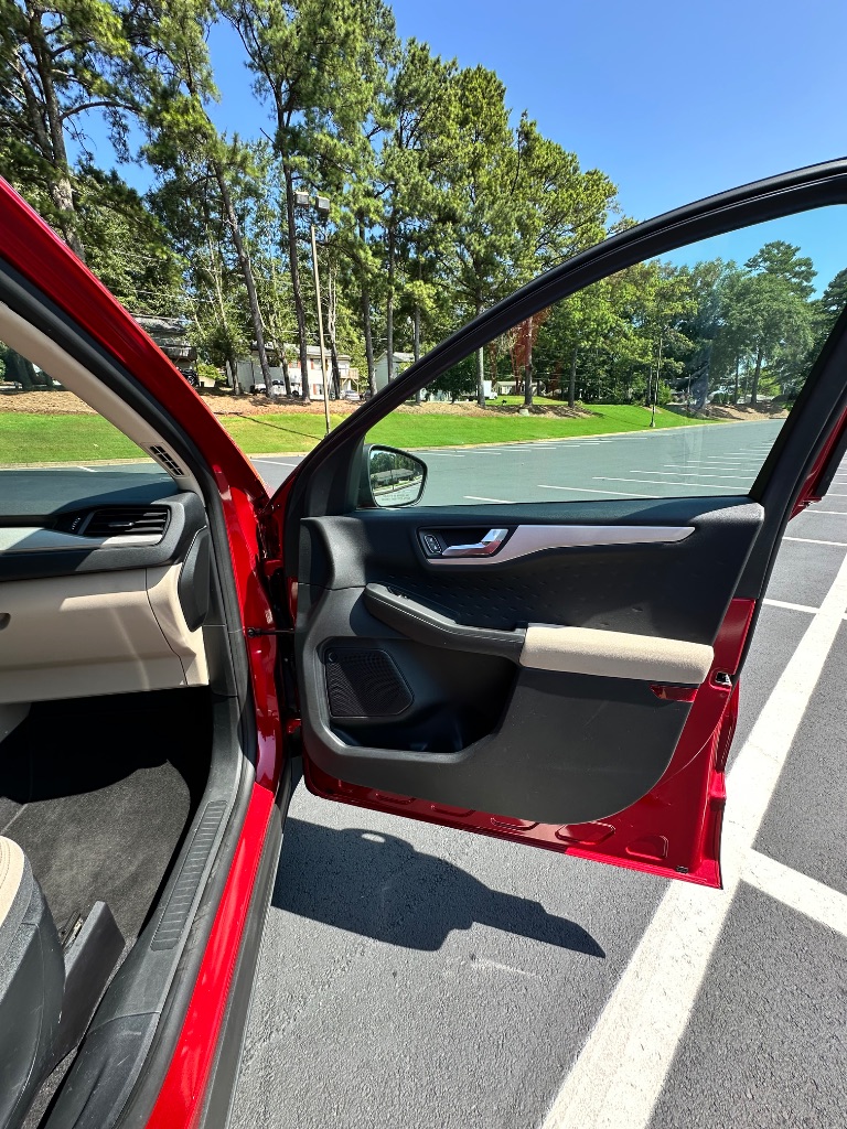 2020 Ford Escape - $10,300