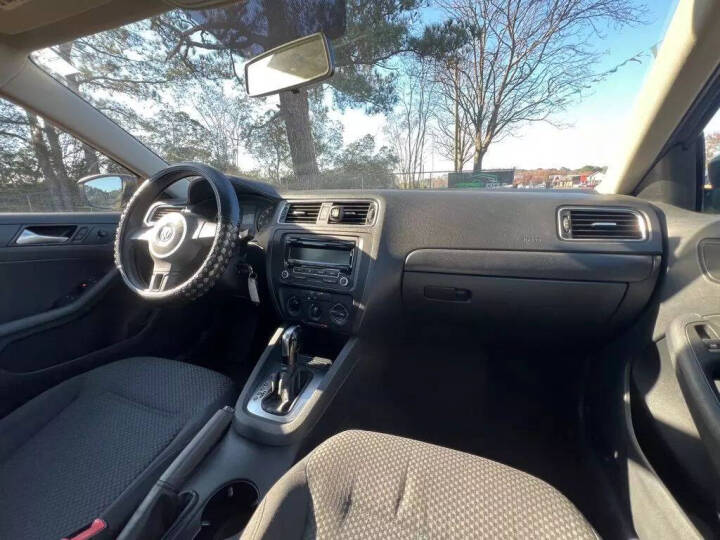 2014 Volkswagen Jetta - $5,950