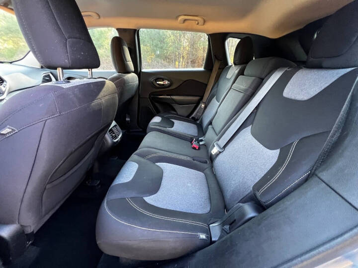 2014 Jeep Cherokee - $8,250