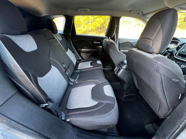 2014 Jeep Cherokee - $8,250
