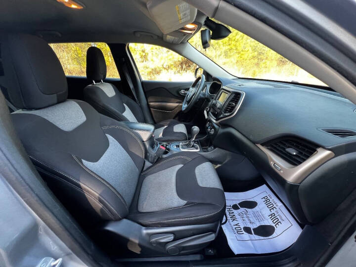 2014 Jeep Cherokee - $8,250