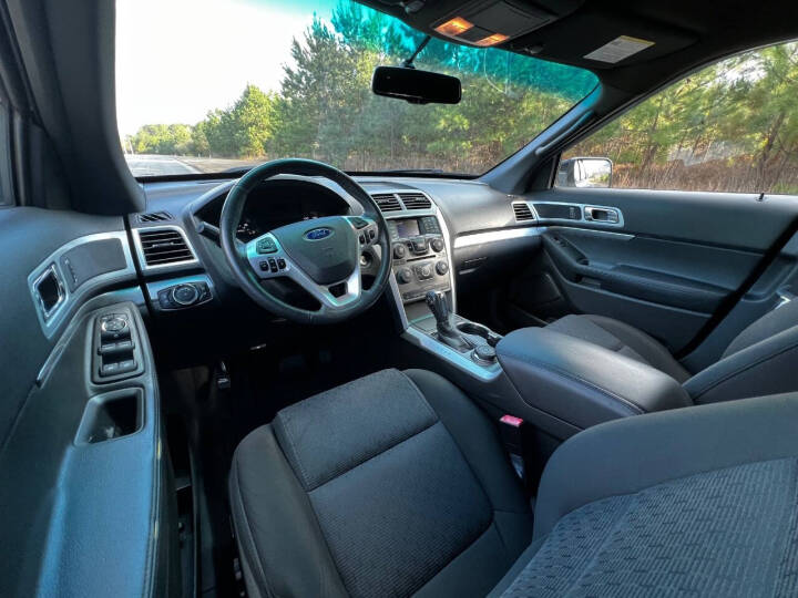2015 Ford Explorer - $11,950