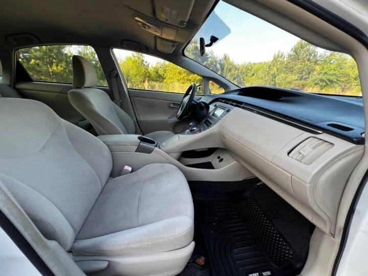 2013 Toyota Prius - $10,950