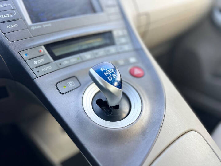 2013 Toyota Prius - $10,950