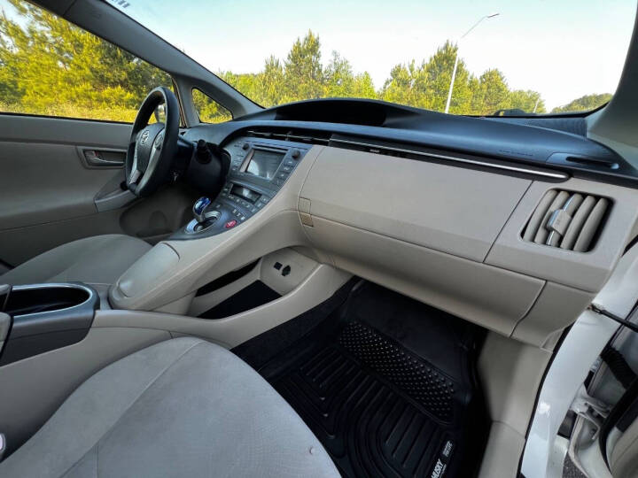 2013 Toyota Prius - $10,950