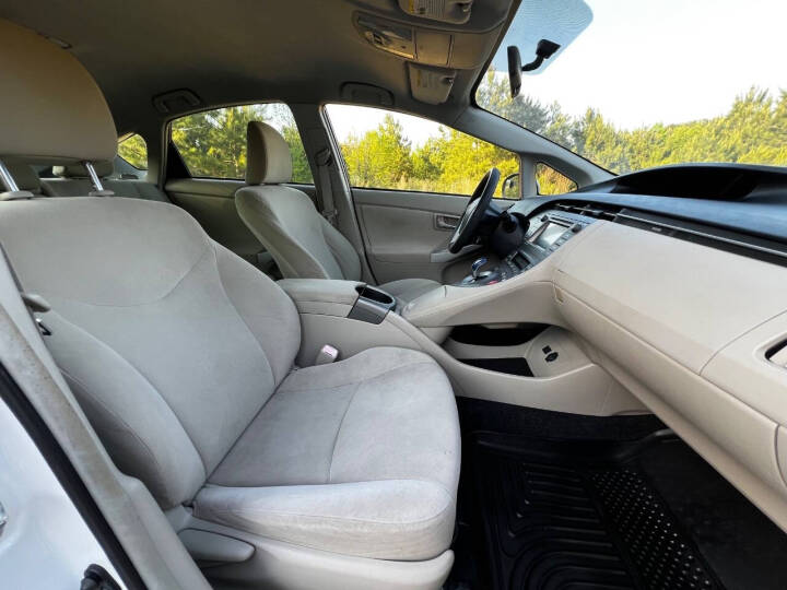 2013 Toyota Prius - $10,950