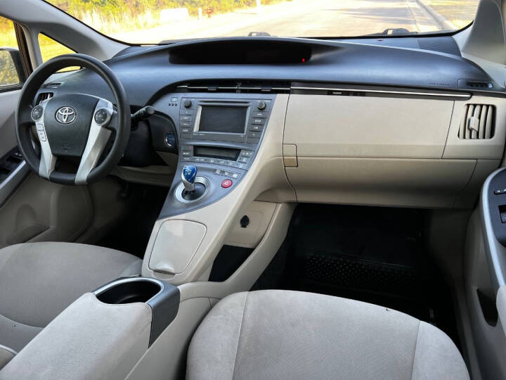 2013 Toyota Prius - $10,950