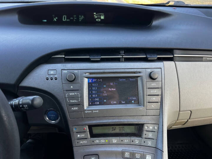2013 Toyota Prius - $10,950