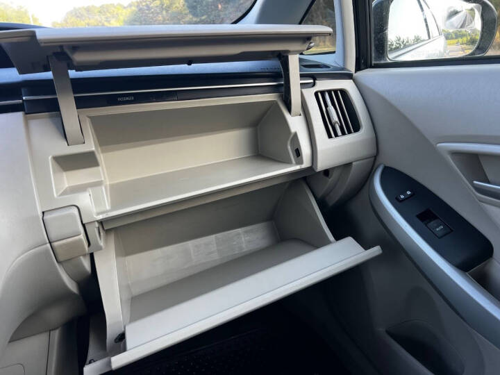 2013 Toyota Prius - $10,950