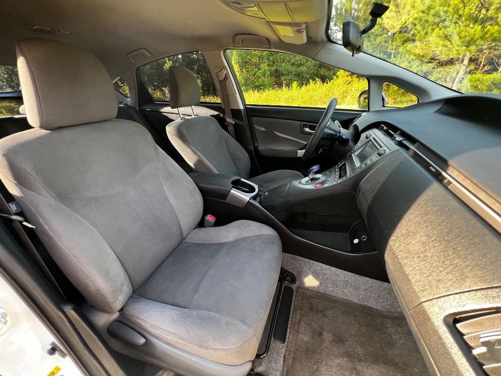 2015 Toyota Prius - $10,500