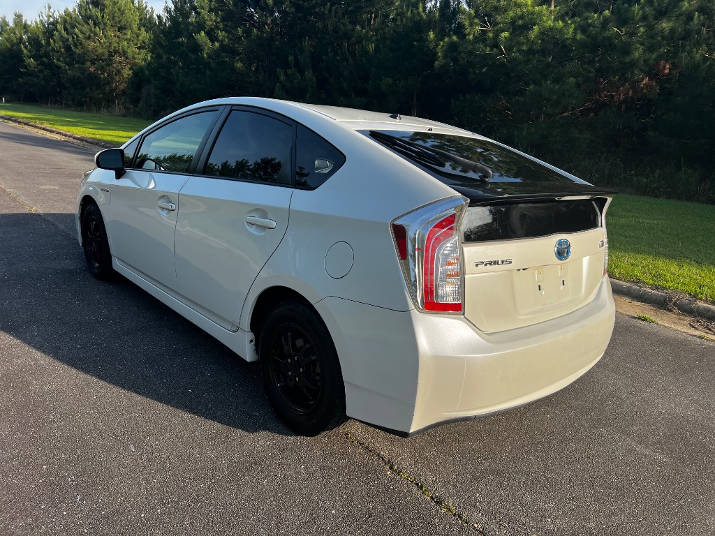2015 Toyota Prius - $10,500