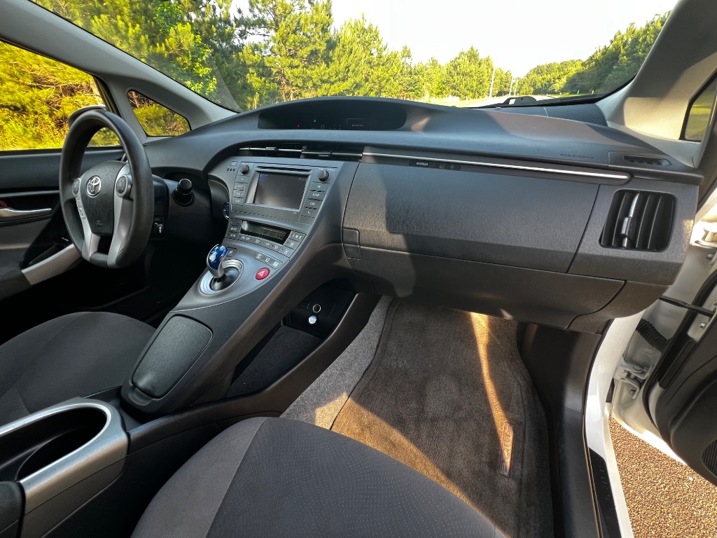 2015 Toyota Prius - $10,500