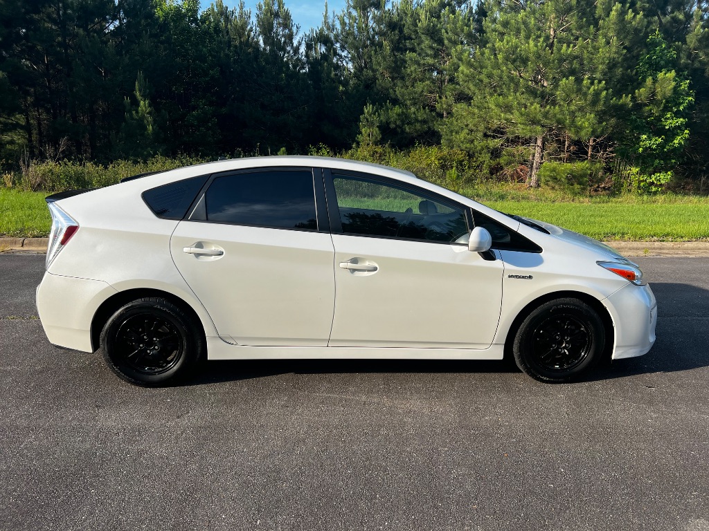 2015 Toyota Prius - $10,500