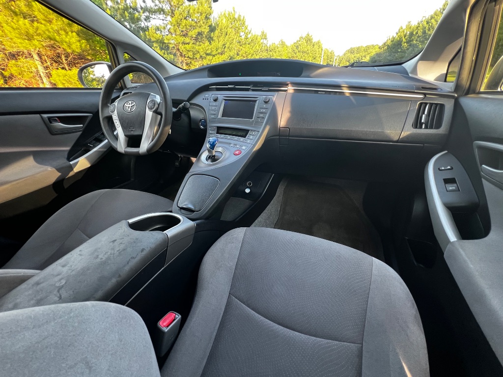 2015 Toyota Prius - $10,500