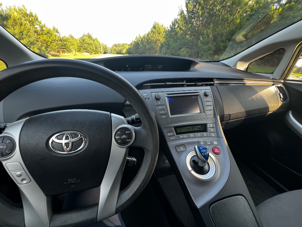 2015 Toyota Prius - $10,500