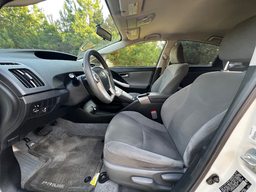 2015 Toyota Prius - $10,500