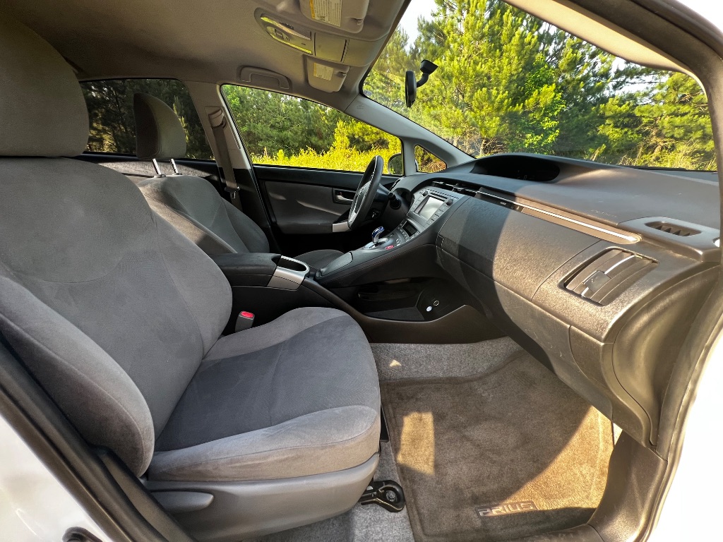 2015 Toyota Prius - $10,500