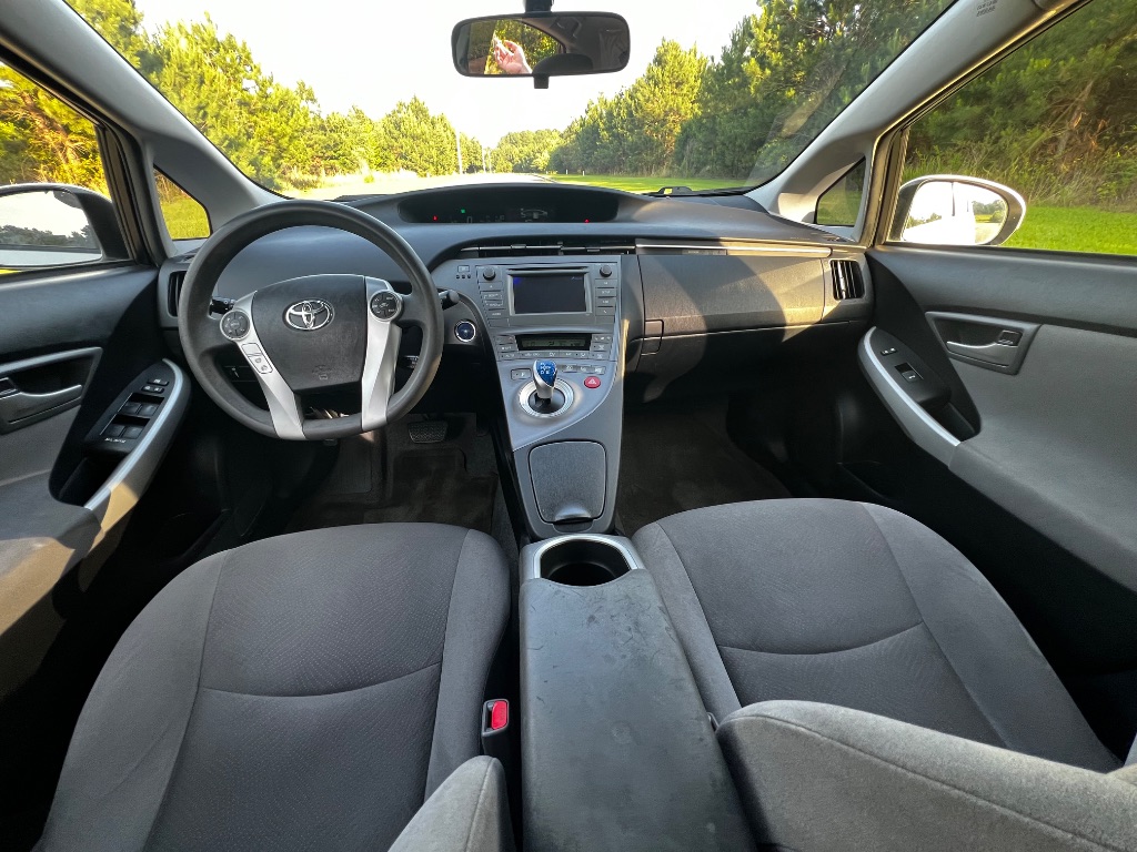 2015 Toyota Prius - $10,500