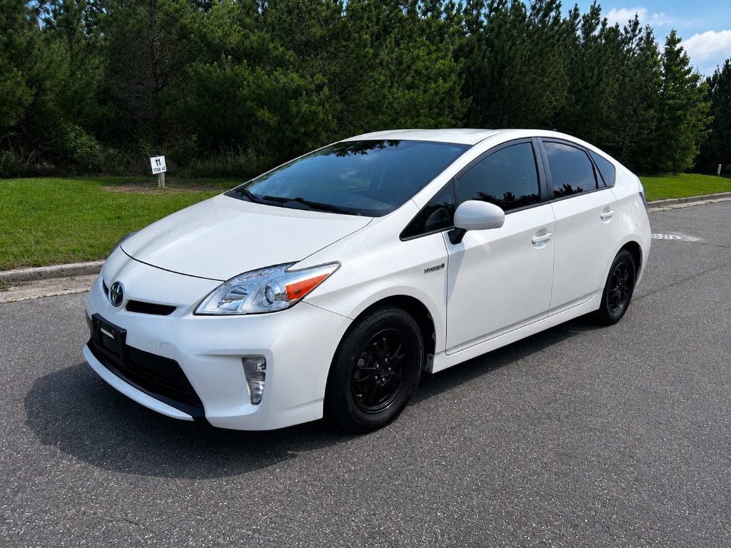 2015 Toyota Prius - $10,500