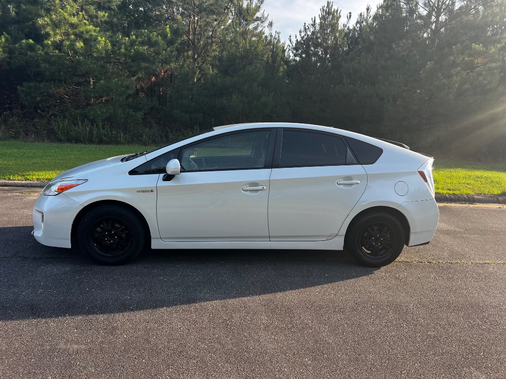 2015 Toyota Prius - $10,500