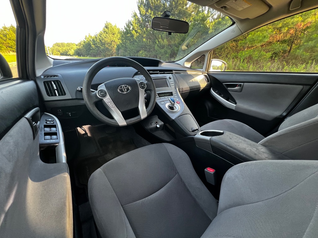 2015 Toyota Prius - $10,500
