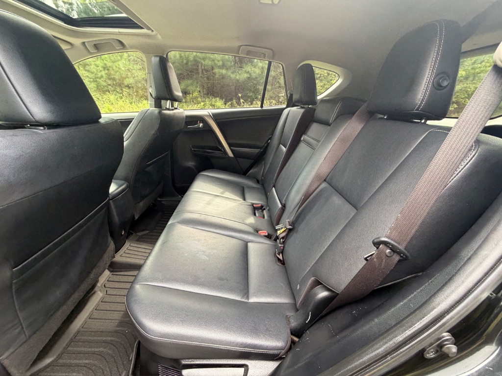 2018 Toyota RAV4 - $14,950
